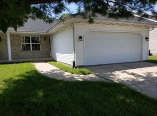 118 Eagle Ridge Dr, Chatham, IL 62629