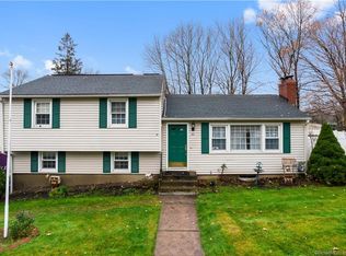40 Sandquist Cir, Hamden, CT 06514
