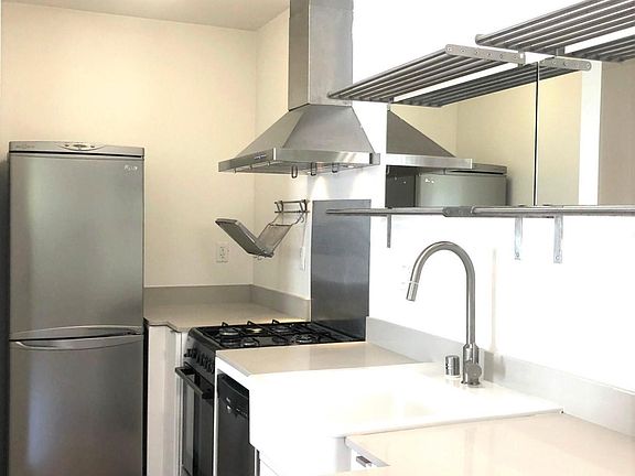 2nd image of 2514 London St #2516.5