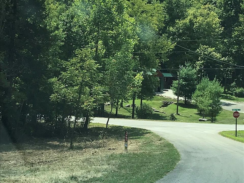 1st image of 17 Mooreland Dr