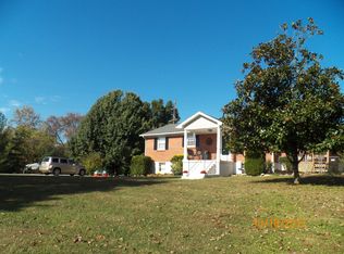 446 Sandhill Rd, Irvine, KY 40336