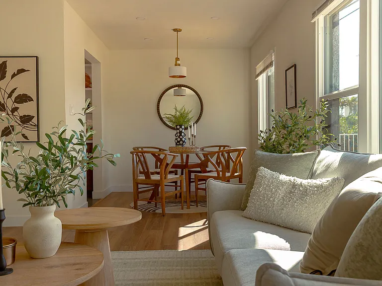 2046 S Burnside Ave — Photo 13