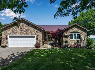 10637 Lakeshore Rd, Lyndonville, NY 14098