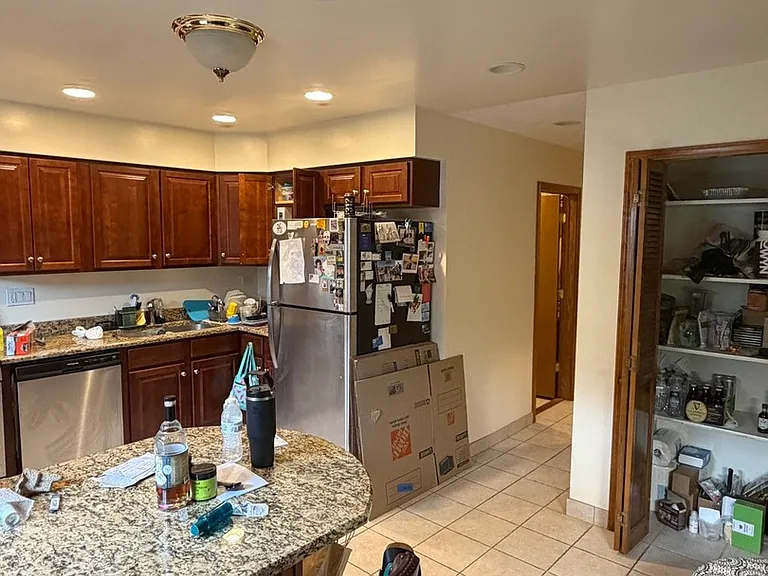 1354 W George St #1 — Photo 11
