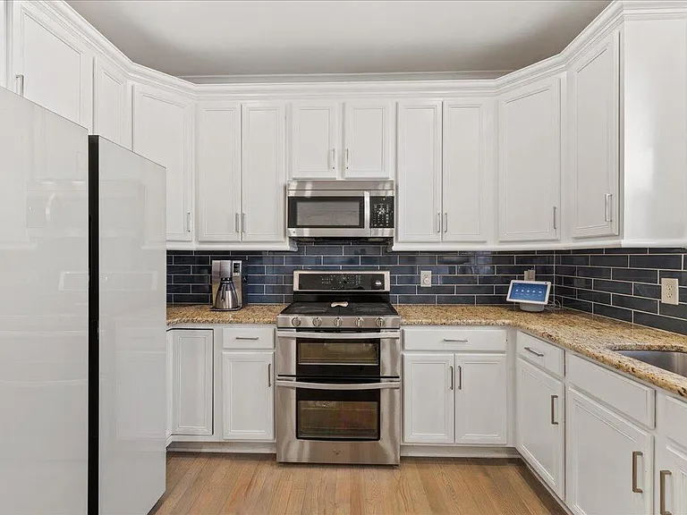 8704 Balbirnie Ct — Photo 11
