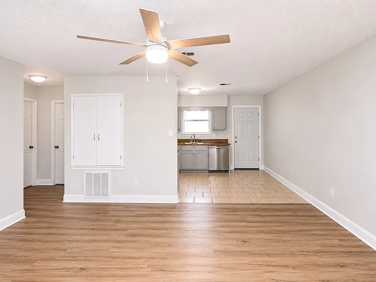 411 Braxton Ave #7 — Photo 8