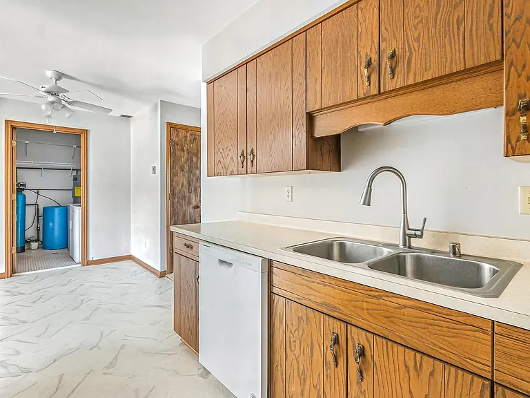 16 W Klubertanz Dr — Photo 18