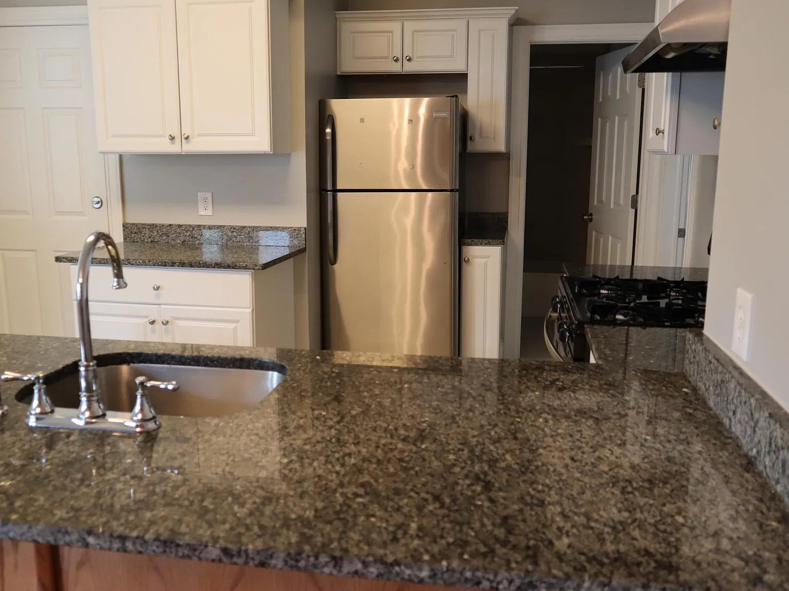 2 bed, 1200 sqft, $1,550 — Photo 2