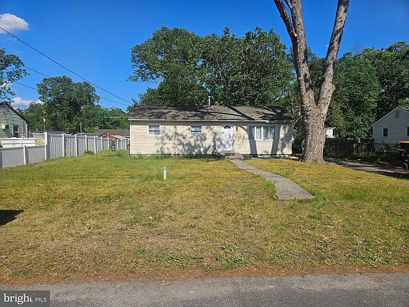 3rd image of 308 Sherwood Dr