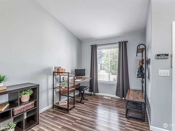 5th image of 16405 Cascadian Avenue SE