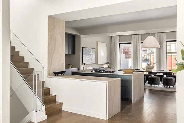 Sold by OFFICIAL | media 9