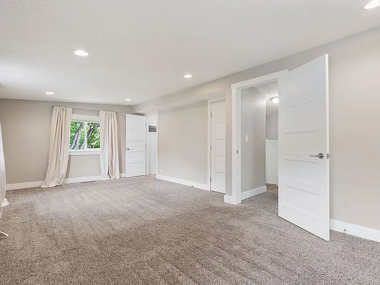 3395 E Larchmont Dr — Photo 23