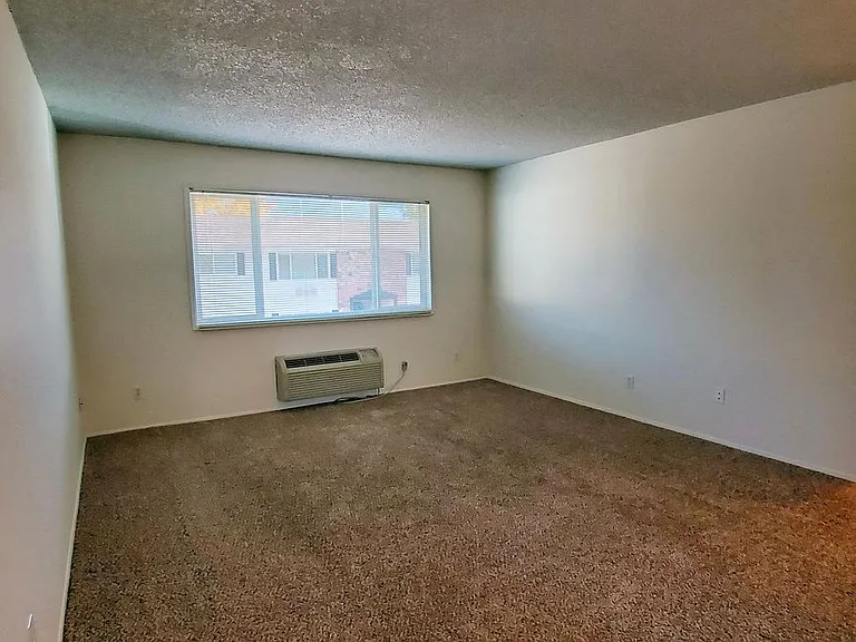 Kristin Apartments — Photo 14