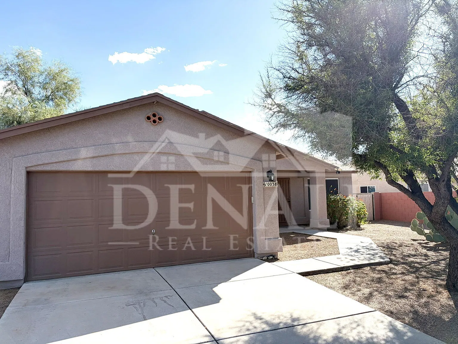 3 bed, 2.0 bath, 1851 sqft, $2,200 — Photo 2