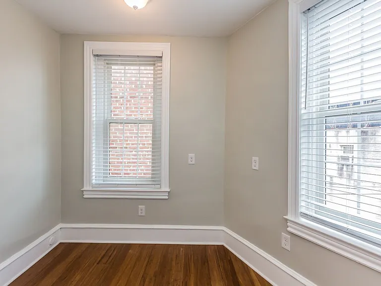 Charming Renovated Apartments in the Heart of Ardmore — Photo 19