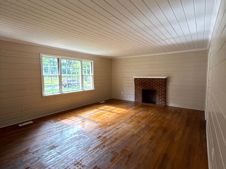 610 N McLemore Ave — Photo 12