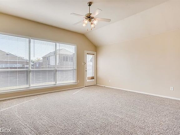 4th image of 1038 Mansfield Ln