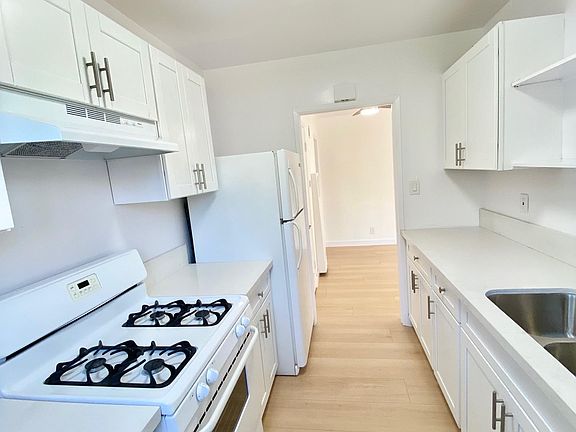 5th image of 1400 N Gardner St APT 20