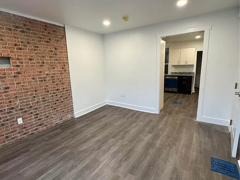 513 N 2nd St #1 — Photo 5