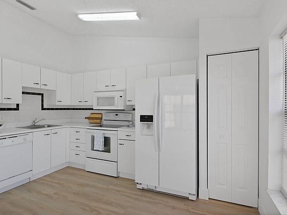 5th image of 9815 Watermill Cir APT F
