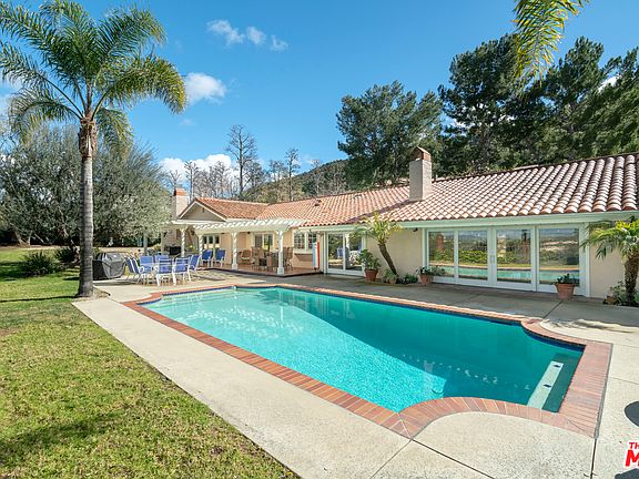 5th image of 87 Pinecrest Dr