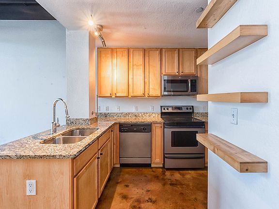 4th image of 420 N Adams St Unit 203