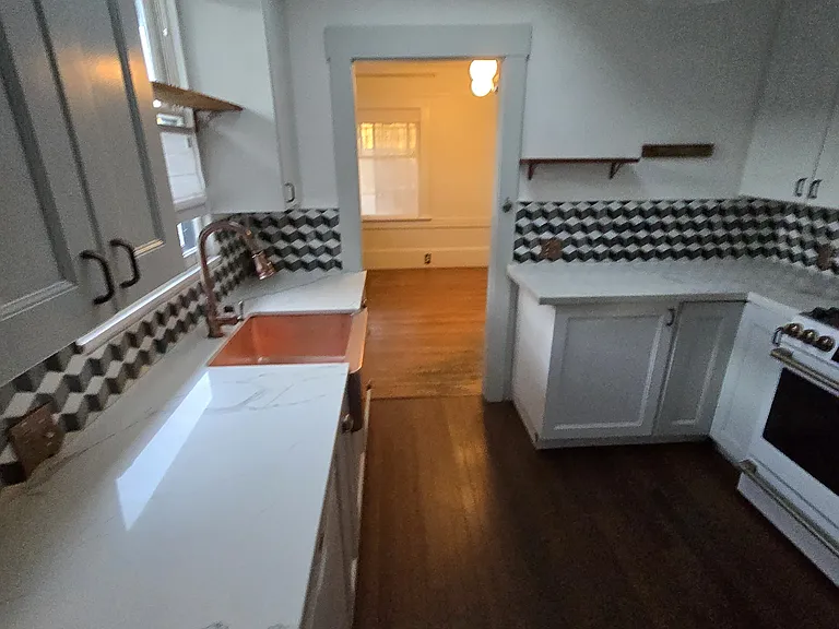 1179 Macarthur Blvd — Photo 9