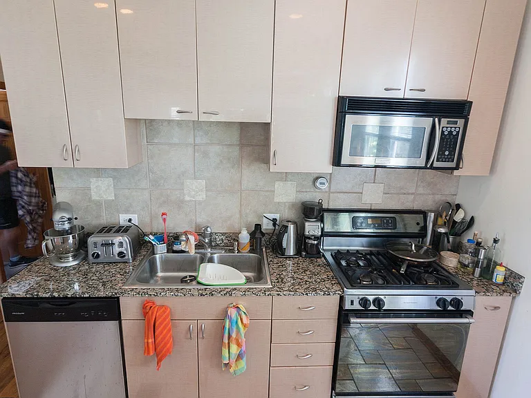 901 N Winchester Ave #3F — Photo 12