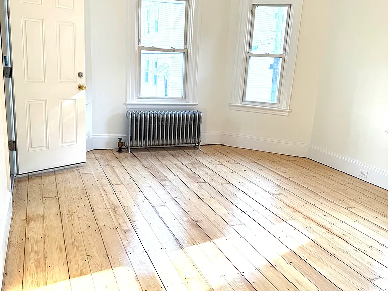 8 Poplar St — Photo 1
