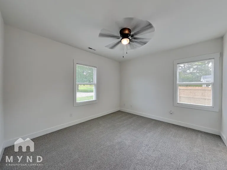 420 E Cedar Ave — Photo 10