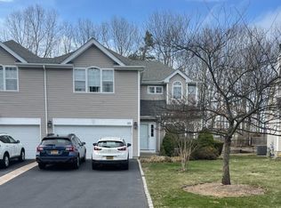 101 Sunflower Ridge Rd, South Setauket, NY 11720