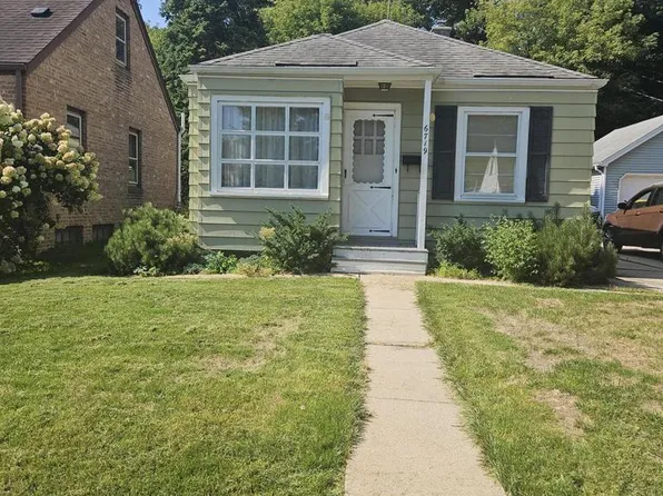 6719 Hillside LANE, Wauwatosa, WI 53213
