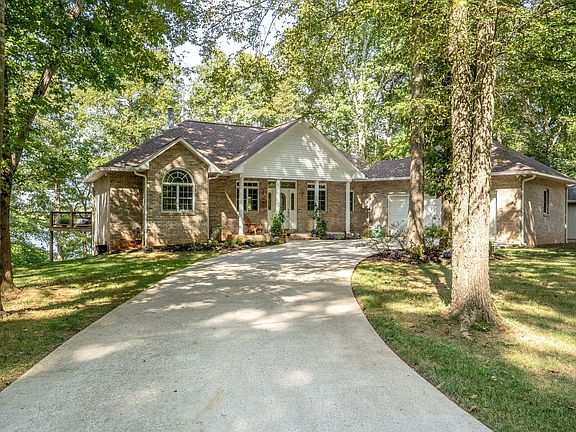 3rd image of 321 Wildwood Cir