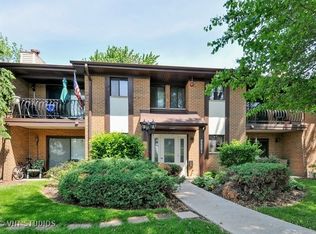 2221 Wharf Dr APT 202, Woodridge, IL 60517