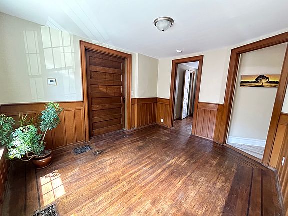 5th image of 2090 Seneca St