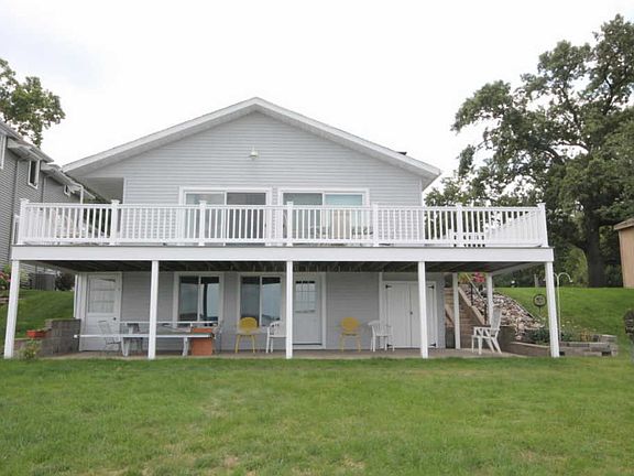 3rd image of 3413 Woodhams Ave