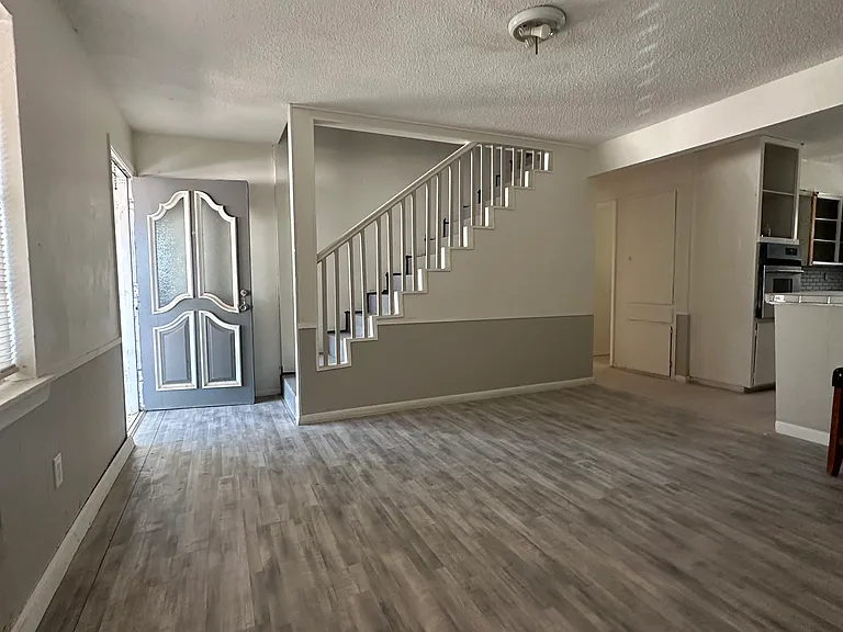 2126 Glendale Dr — Photo 10
