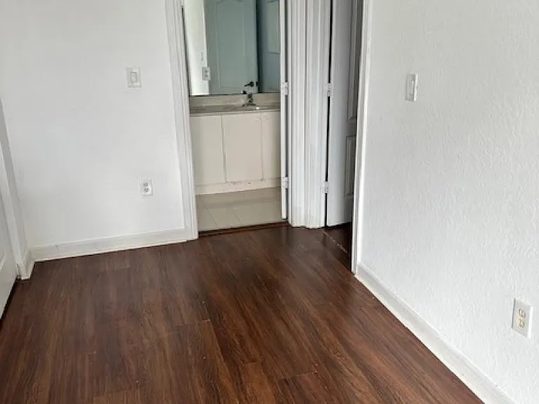 1008 NE 39th Ave — Photo 8