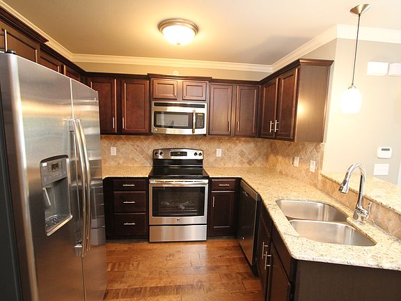 3rd image of 1301 Louisiana St APT 102