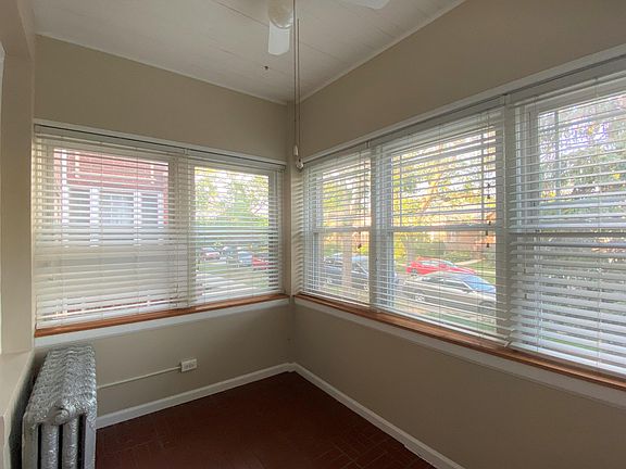 4th image of 4442 N Sacramento Ave #1