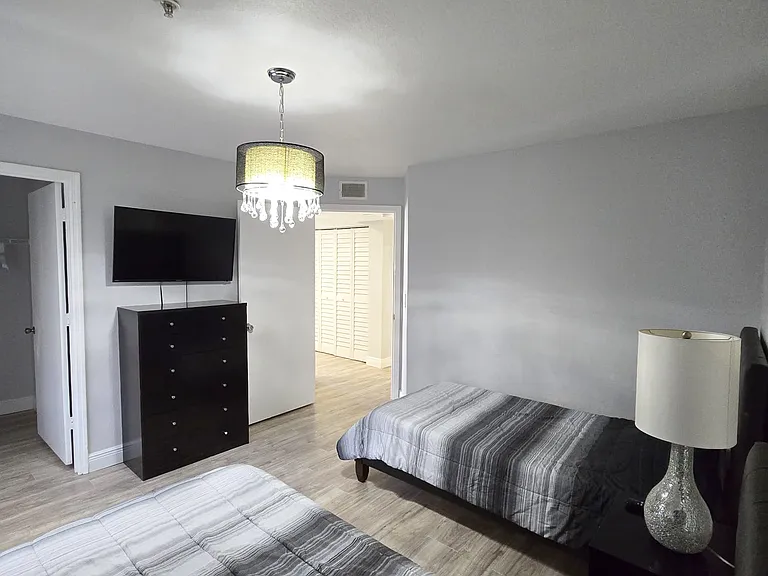 7230 Westpointe Blvd — Photo 10
