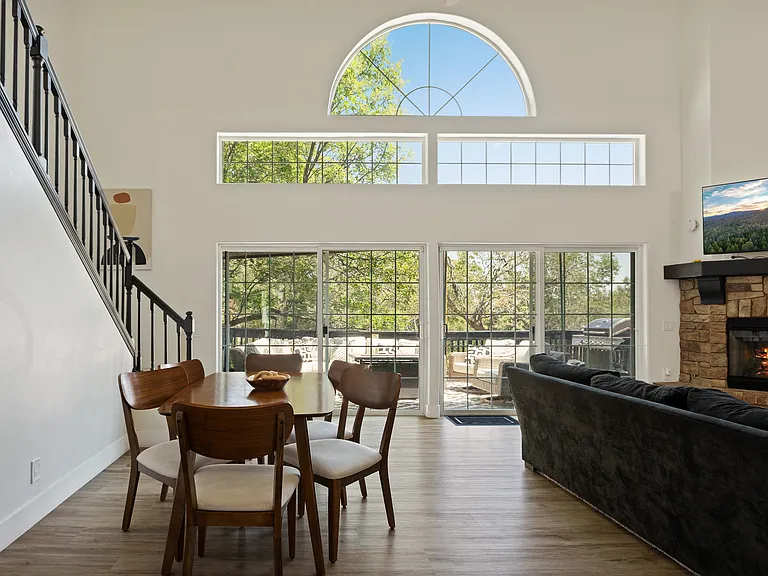 1498 Deer Way Dr — Photo 6