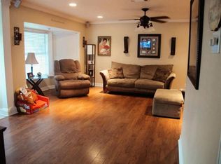 5418 W Groves Cir, Groves, TX 77619