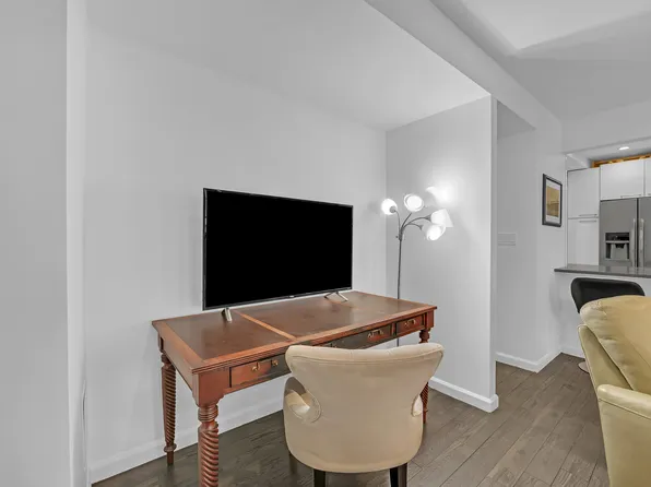 350 West 57th Street image 5 of 16