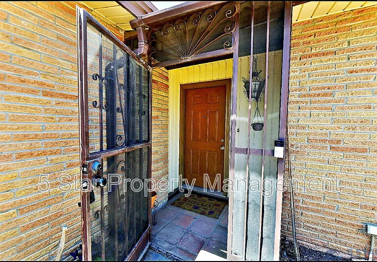 10117 Mercedes St — Photo 5