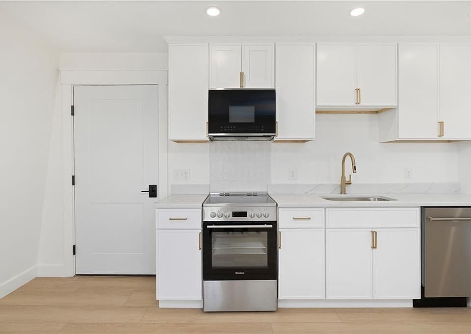 1st image of 3 Melrose St #3