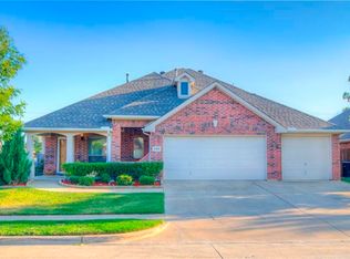 6568 Fairview Dr, Watauga, TX 76148