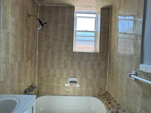 4th image of 372-374 S 20th St #6B