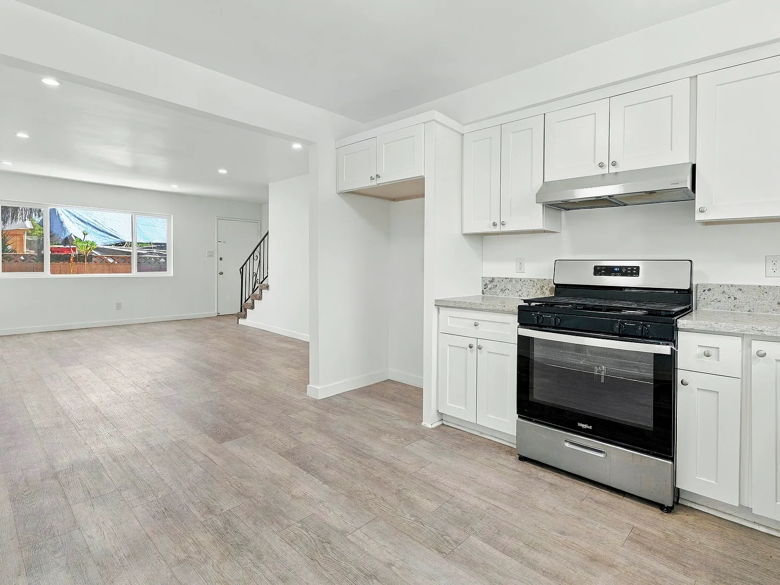 2 bed, 1052 sqft, $2,600 — Photo 4