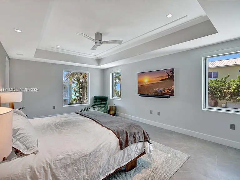 305 Oak St — Photo 60